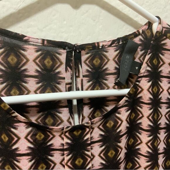 J. Crew women size 4 petal sleeve top shadow diamond - Picture 3 of 7